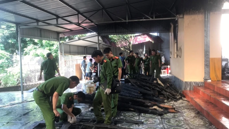 Công an huyện Lạng Giang điều tra nguyên nhân vụ cháy.