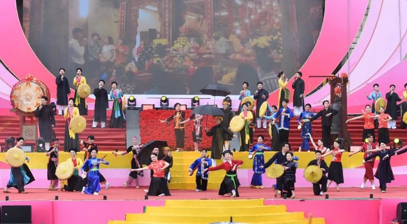 Biểu diễn nghệ thuật tại khai mạc Tuần Văn hóa, Du lịch Bắc Giang 2024.