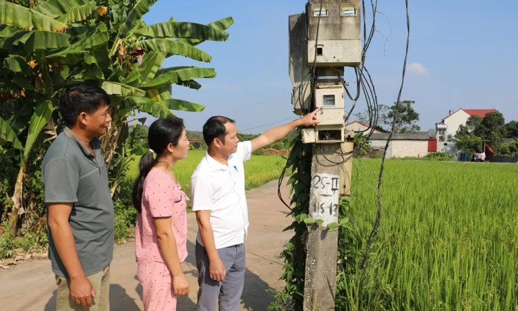 Hỗ trợ tiền điện sinh hoạt cho hộ nghèo ở Lạng Giang được triển khai hiệu quả.