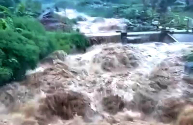 Mưa lớn gây lũ ống trên suối ở xã Ngũ Chỉ Sơn, thị xã Sa Pa. (Ảnh: TL)