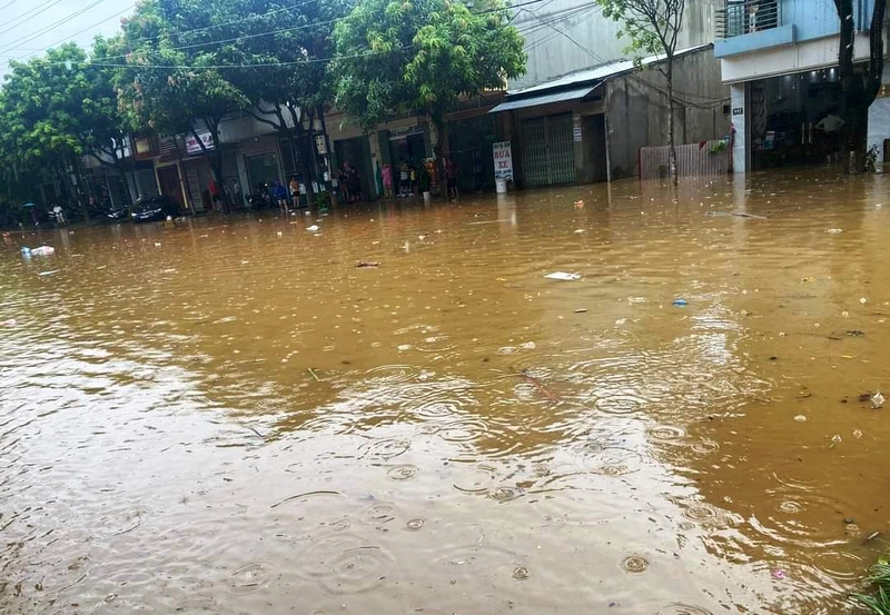 Mưa lớn làm ngập úng, hư hỏng 127 nhà ở của người dân, ở thành phố Lào Cai. (Ảnh: TL)