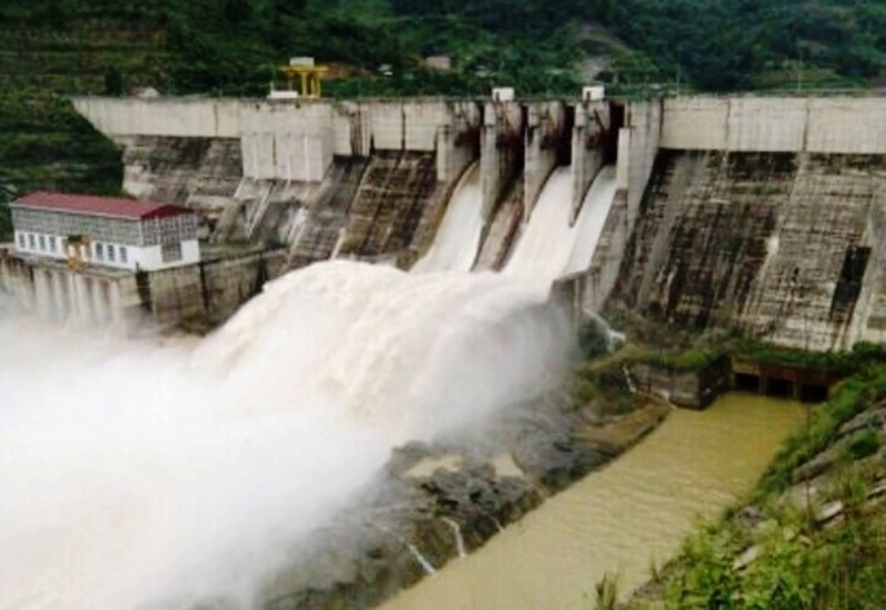 Mưa lớn, kéo dài khiến nhiều hồ thủy điện ở Lào Cai đầy dung tích chứa, cần vận hành đúng quy trình để bảo đảm an toàn. (Ảnh: QUỐC HỒNG) 