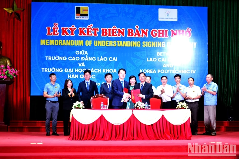 Trường Cao đẳng Lào Cai ký kết hợp tác với Trường đại học Bách khoa 4 Hàn Quốc đào tạo nghề chất lượng cao vùng Tây Bắc. (Ảnh: QUỐC HỒNG)