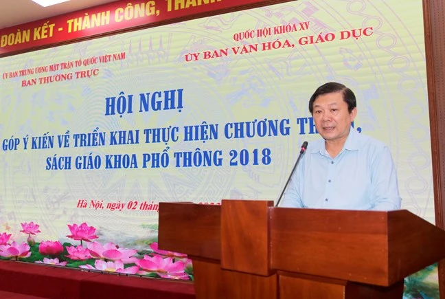 Phó Chủ tịch Ủy ban Trung ương Mặt trận Tổ quốc Việt Nam Nguyễn Hữu Dũng phát biểu tại Hội nghị.