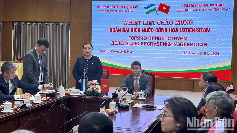 Phó Thủ tướng, Chủ tịch Ủy ban Gia đình và Phụ nữ Uzbekistan Zulaykho Makhkamova phát biểu.