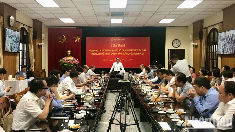Bộ trưởng Ngoại giao Bùi Thanh Sơn phát biểu tại Tọa đàm.