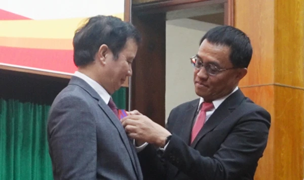 Thừa Thiên Huế nhận các huân chương do Chính phủ Lào trao tặng.