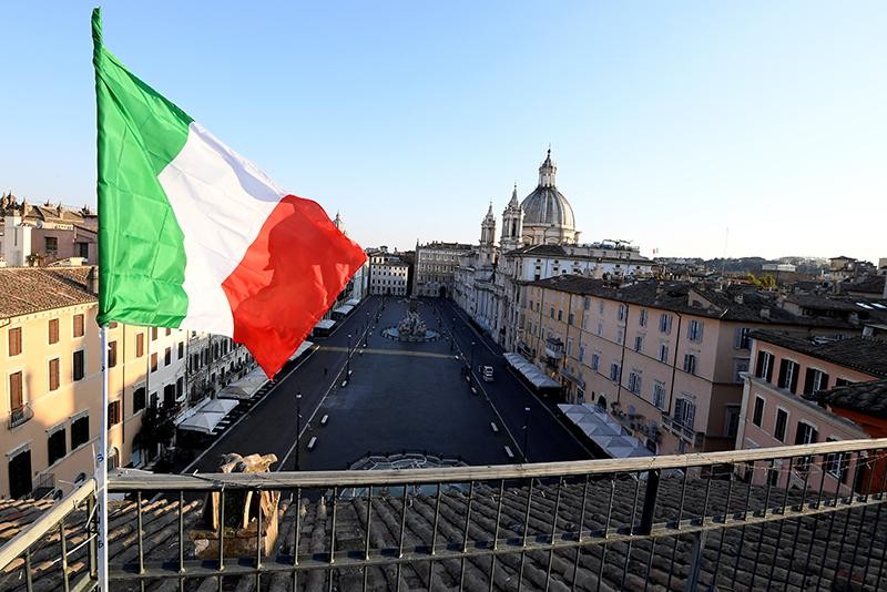 Khủng hoảng chính trị từng khiến Ý đối diện với nhiều khó khăn và thách thức. Tuy nhiên, năm 2024, Ý đã vượt qua được khủng hoảng này và từng bước phục hồi kinh tế. Hãy tìm hiểu thêm về những bước tiến của Ý trong việc vượt qua khủng hoảng chính trị và trở lại quỹ đạo của sự phát triển.
