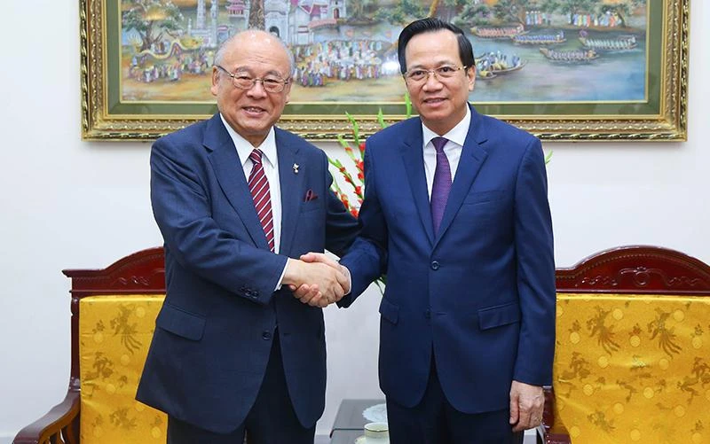 Bộ trưởng Đào Ngọc Dung tiếp Chủ tịch Hiệp hội NAGOMi, Cố vấn cao cấp Liên minh nghị sĩ hữu nghị Nhật-Việt Takebe Tsutomu. (Ảnh: Molisa)