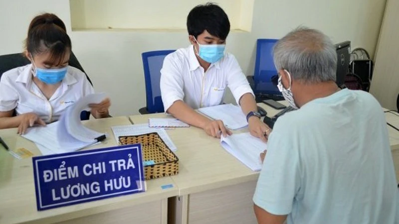 Cán bộ hưu trí nhận lương hưu trực tiếp tại Thành phố TP Hồ Chí Minh. (Ảnh: nhandan.vn)