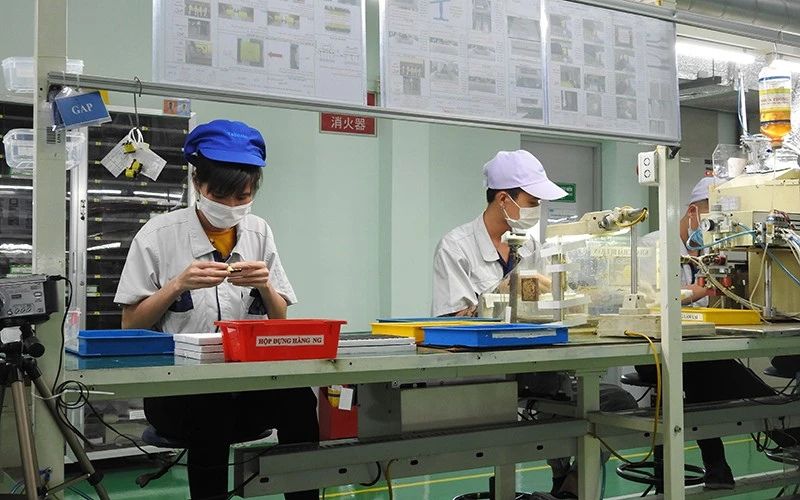 Lao động tại Công ty TNHH Việt Nam Tabuchi Electric, khu công nghiệp Đại Đồng-Hoàn Sơn, huyện Tiên Du, tỉnh Bắc Ninh. (Ảnh: nhandan.vn) 