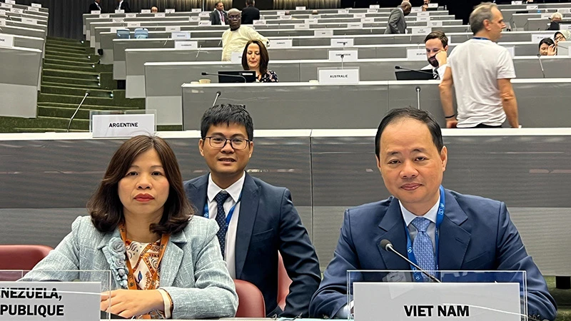 Đoàn đại biểu Việt Nam dự Khóa họp Đại hội đồng lần thứ 19 của WMO. (Ảnh: VNMHA)