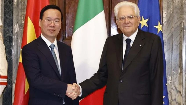 Chủ tịch nước Võ Văn Thưởng và Tổng thống Cộng hòa Italia Sergio Mattarella. (Ảnh: TTXVN)