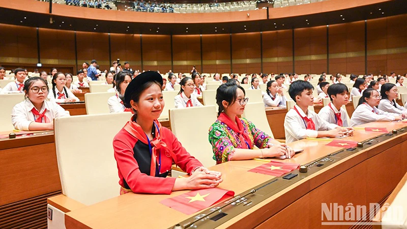 Đại biểu trẻ em dự phiên họp giả định "Quốc hội trẻ em" lần thứ nhất. (Ảnh: Duy Linh)