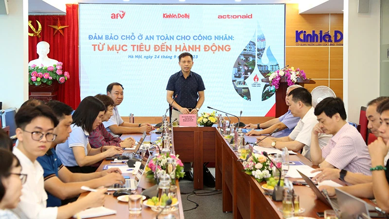 PGS.TS Nguyễn Thành Lợi, Tổng Biên tập báo Kinh tế và Đô thị, phát biểu khai mạc tọa đàm.
