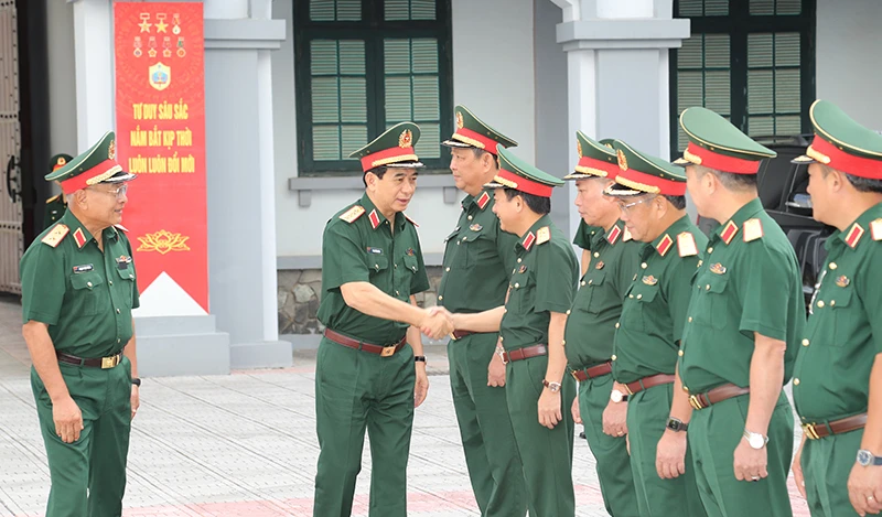 Đại tướng Phan Văn Giang làm việc với Tổng cục II. (Ảnh: MOD)
