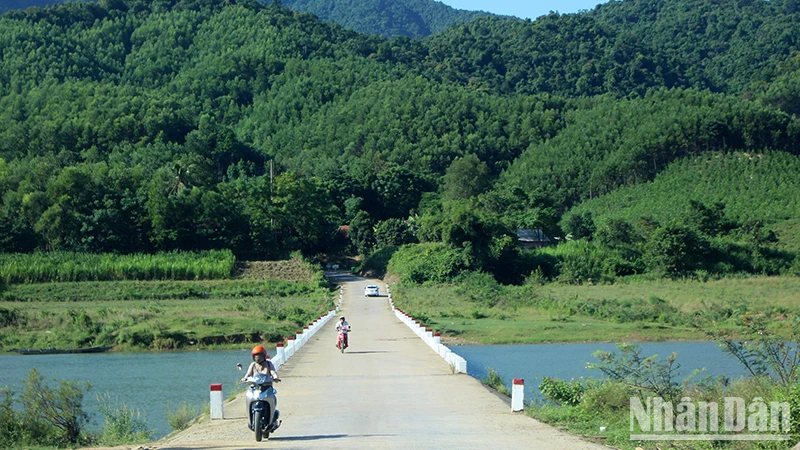Đường vào xã an toàn khu Ba Lòng, huyện Đakrông, Quảng Trị. (Ảnh: Quang Huy)