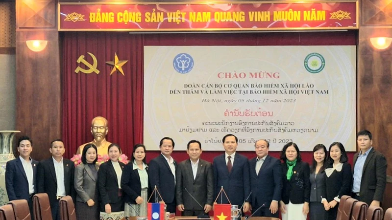 Các đại biểu Việt Nam và Lào tại buổi làm việc. (Ảnh: VSS)