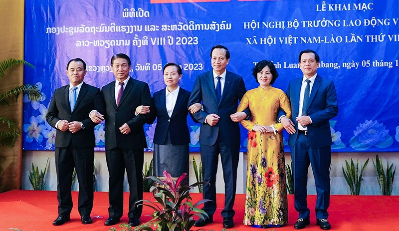 Các đại biểu tại lễ khai mạc Hội nghị Bộ trưởng Lao động và Phúc lợi xã hội Lào-Việt Nam lần thứ tám. (Ảnh: Dân trí)