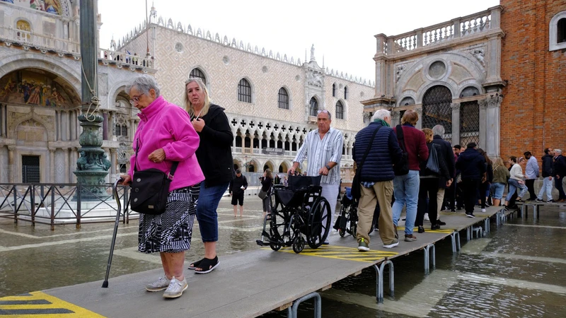 Số lượng người cao tuổi tăng cao là một thách thức lớn với Italia. Ảnh REUTERS.