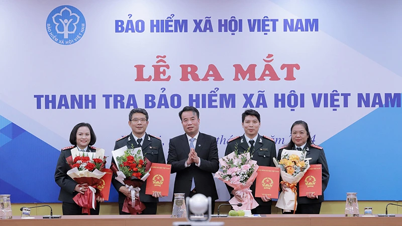 Quang cảnh lễ ra mắt thanh tra Bảo hiểm xã hội Việt Nam. Ảnh: TÂM TRUNG