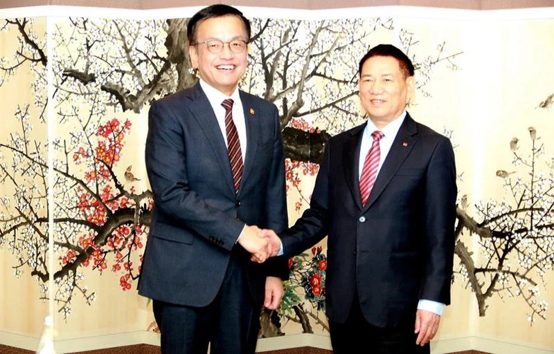 Phó Thủ tướng kiêm Bộ trưởng Tài chính Hàn Quốc Choi Sang Mok tiếp Bộ trưởng Tài chính Hồ Đức Phớc. Ảnh: TTXVN