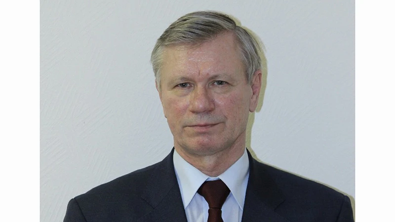 Giáo sư, Tiến sĩ Vladimir Buyanov.