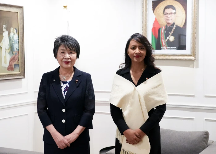 Bộ trưởng Ngoại giao hai nước Nhật Bản và Madagascar gặp gỡ ngày 27/4/2024. (Ảnh: Bộ Ngoại giao Nhật Bản) 