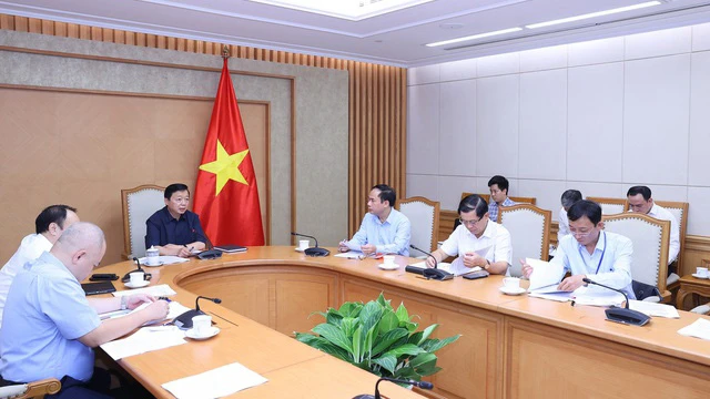 Phó Thủ tướng Trần Hồng Hà nêu rõ: Nhà nước phải giữ vai trò dẫn dắt trong chính sách hỗ trợ nhà ở cho người có công, người nghèo, người còn khó khăn. Ảnh: VGP