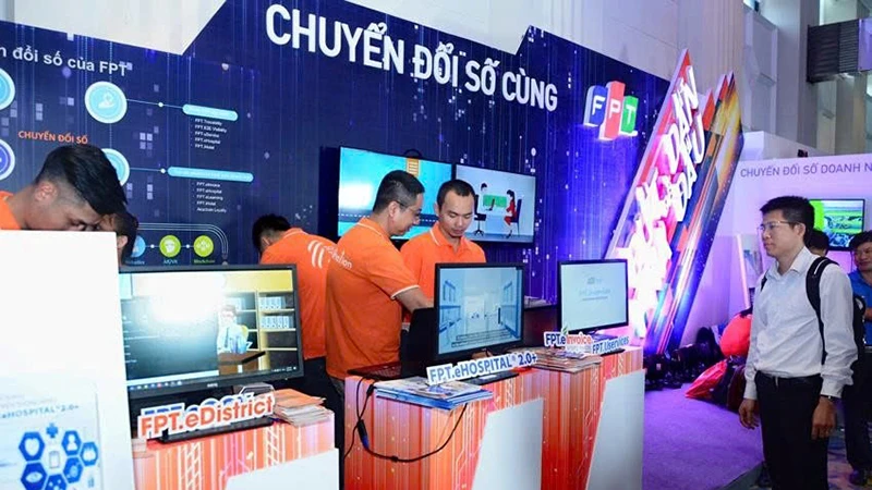 Khách thăm quan tại Diễn đàn công nghệ FPT Techday.