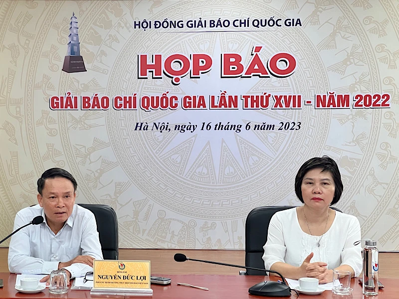 Phó Chủ tịch Thường trực Hội Nhà báo Việt Nam Nguyễn Đức Lợi chủ trì buổi họp báo. 