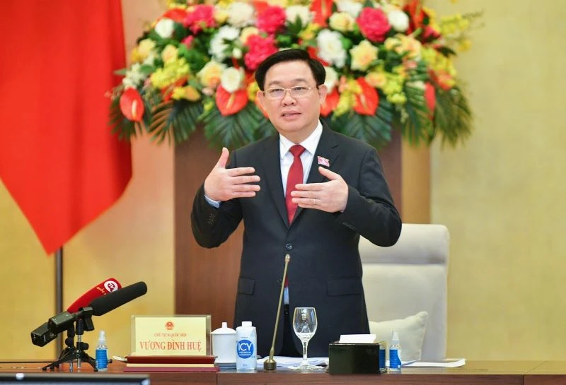 Chủ tịch Quốc hội Vương Đình Huệ phát biểu ý kiến tại phiên họp.