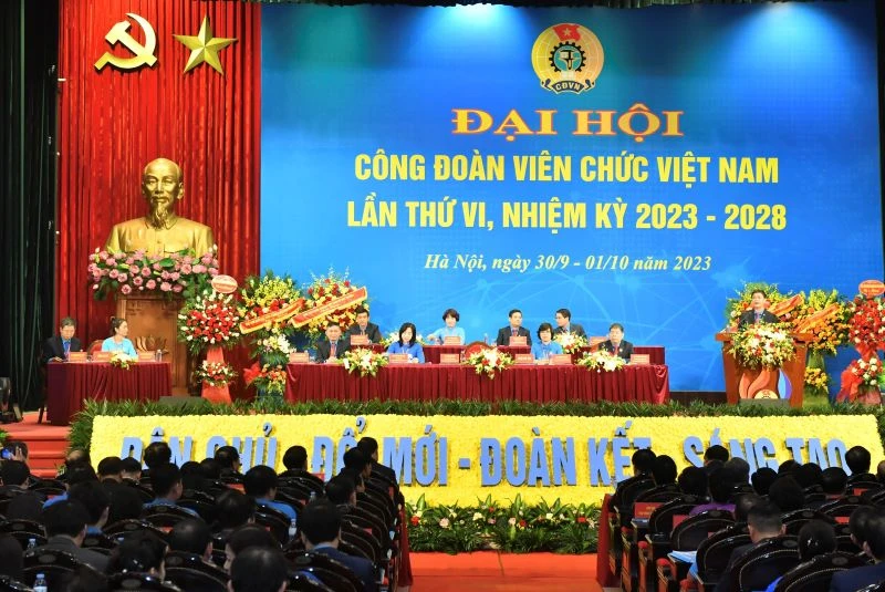 Đoàn chủ tịch Đại hội Công đoàn viên chức Việt Nam lần thứ VI.
