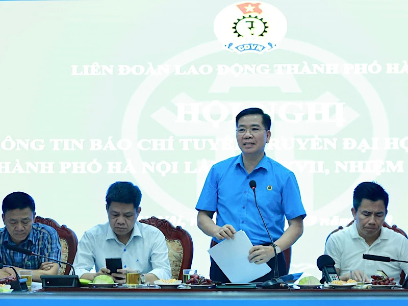 Phó Chủ tịch Liên đoàn Lao động thành phố Hà Nội Nguyễn Huy Khánh giải đáp các thông tin về đại hội.
