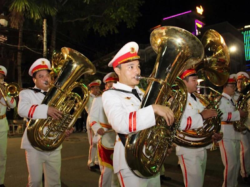 Đoàn Nghi lễ Công an nhân dân biểu diễn tại thành phố Cần Thơ.