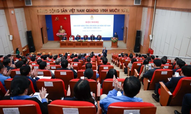 Toàn cảnh Hội nghị Ban chấp hành lần thứ 2, khóa XIII Tổng Liên đoàn Lao động Việt Nam.