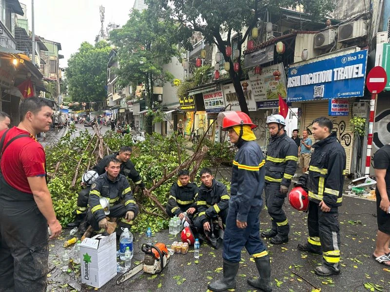 Thành phố Hà Nội, công tác cứu nạn, cứu hộ luôn sẵn sàng từ khi tâm bão chưa về.