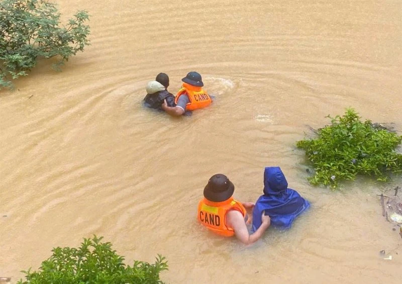 Huy động 150 nghìn lượt cán bộ, chiến sĩ hỗ trợ nhân dân phòng, chống, ứng phó, cứu trợ, cứu hộ, cứu nạn.