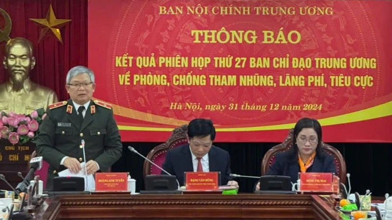 Thiếu tướng Hoàng Anh Tuyên, Phó Chánh Văn phòng Bộ, Người phát ngôn Bộ Công an thông tin tại phiên họp.