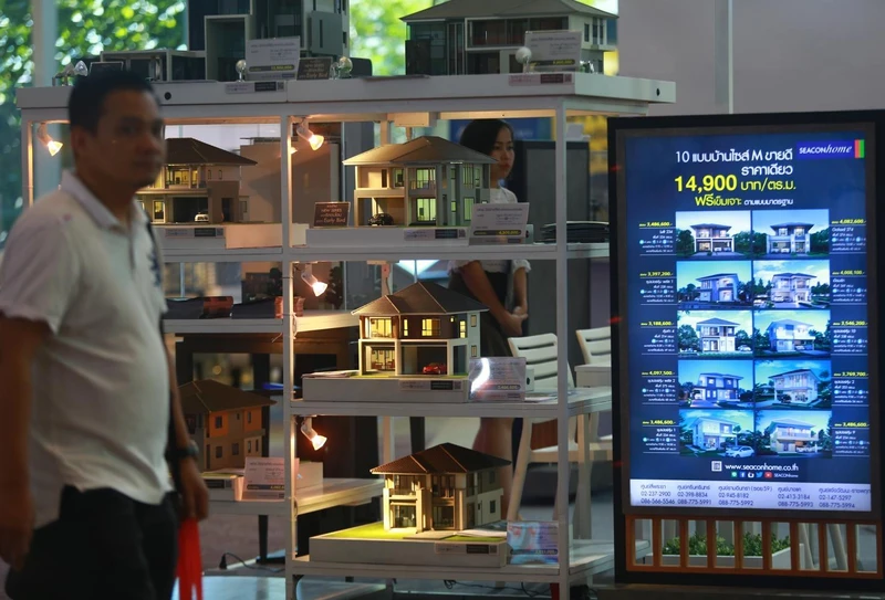 Người dân tham quan tại Hội chợ Nhà và Chung cư ở Thái Lan. (Ảnh: Bangkok Post)