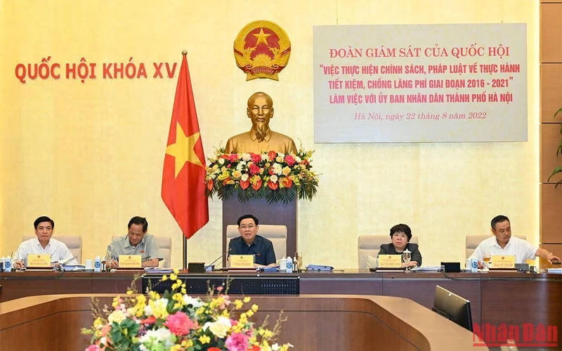 Chủ tịch Quốc hội Vương Đình Huệ dự buổi làm việc của Đoàn giám sát Quốc hội về thực hành tiết kiệm, chống lãng phí với UBND thành phố Hà Nội.