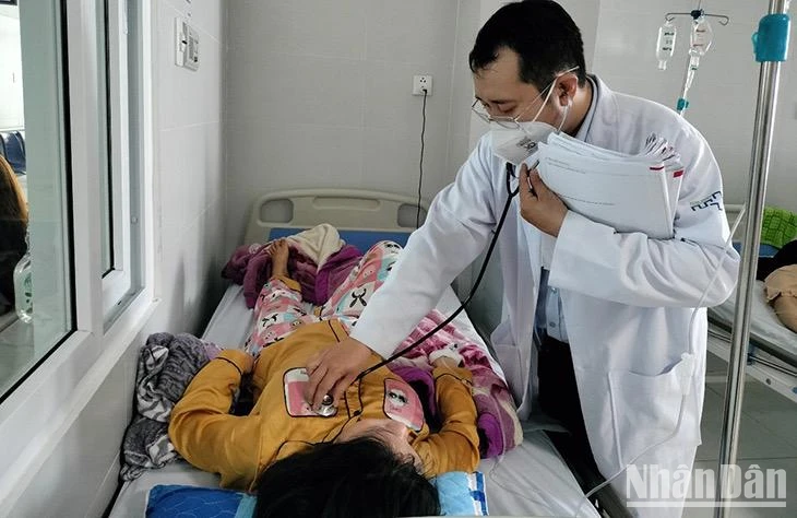 Bệnh viện đa khoa Minh Thiện (thành phố Tam Kỳ) tiếp nhận, điều trị bệnh nhân bị sốt xuất huyết