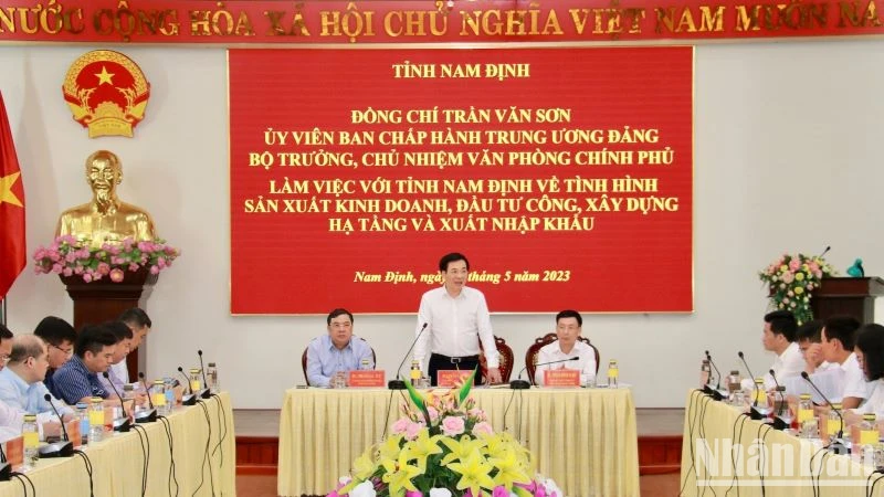 Bộ trưởng, Chủ nhiệm Văn phòng Chính phủ Trần Văn Sơn phát biểu ý kiến tại buổi làm việc với lãnh đạo chủ chốt tỉnh Nam Định.