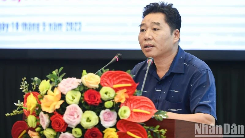 Đồng chí Phạm Đức Mạnh, Công đoàn Đảng ủy Khối các cơ quan Trung ương trình bày tham luận. (Ảnh: THÀNH ĐẠT)