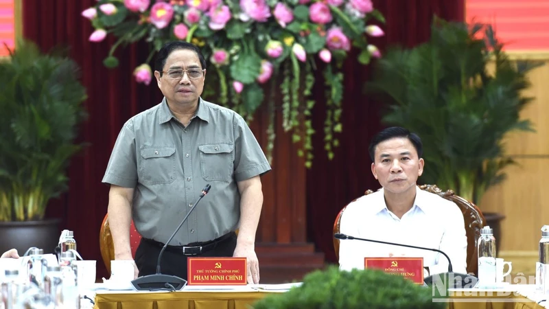 Thủ tướng Phạm Minh Chính làm việc với Ban Thường vụ Tỉnh ủy Thanh Hóa. (ẢNH: TRẦN HẢI)