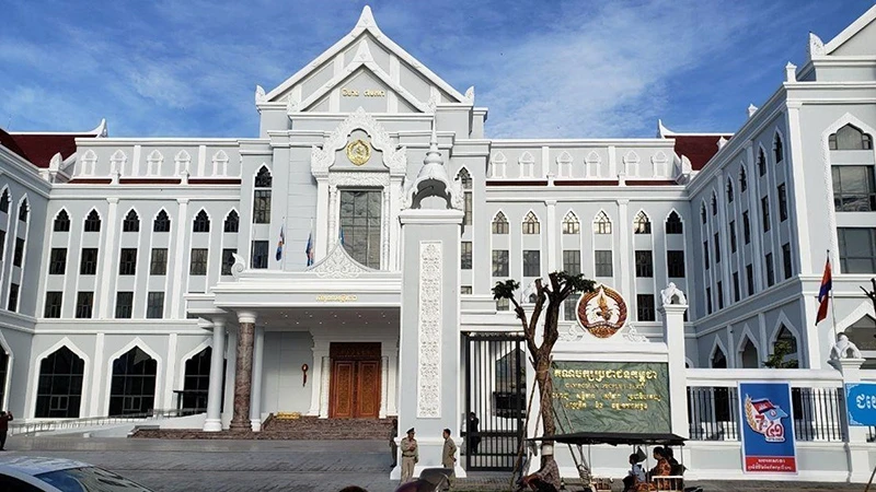 Trụ sở của Đảng Nhân dân Campuchia (CPP) tại quận Chamkarmon, thủ đô Phnom Penh. (Ảnh: TTXVN) 