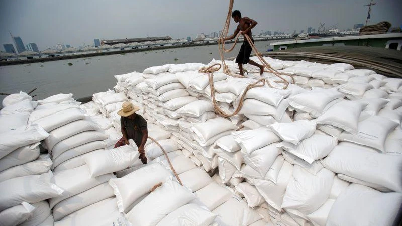  Tàu chở gạo trên sông Chao Phraya ở Bangkok, Thái Lan. (Ảnh: REUTERS)