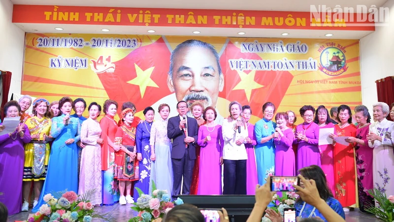 Lễ kỷ niệm Ngày Nhà giáo Việt Nam (20/11) tại Mukdahan, Thái Lan.