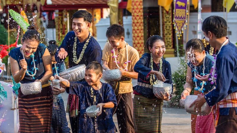 Trong văn hóa Thái Lan, nước tượng trưng cho sự thanh tẩy, tôn kính và may mắn. (Ảnh: UNESCO)