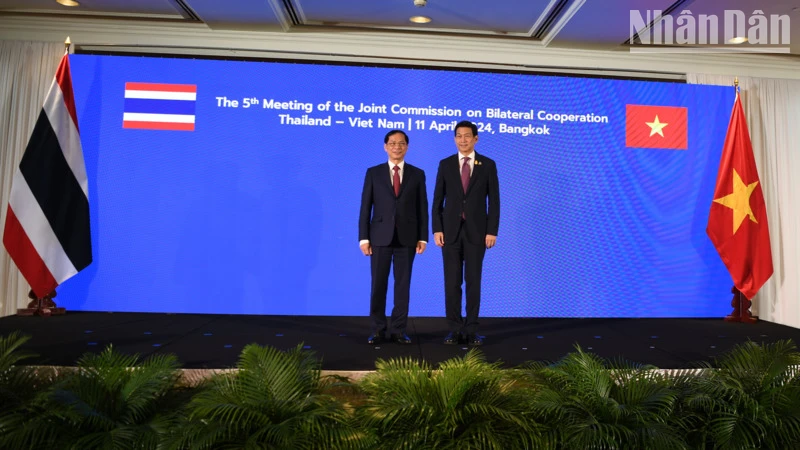 Bộ trưởng Ngoại giao Bùi Thanh Sơn và Phó Thủ tướng, Bộ trưởng Ngoại giao Thái Lan Parnpree Bahiddha-Nukara.